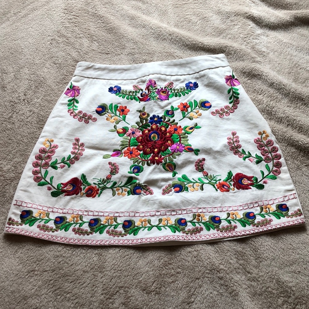 Embroidered skirt